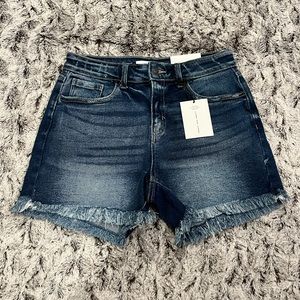 Zenana Women’s Frayed Hem Shorts. Style DOP-1581A